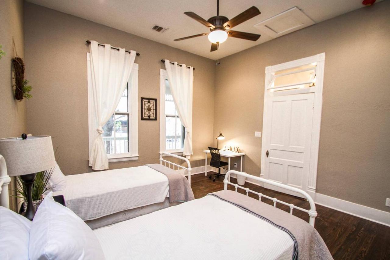 Wyoming St Restored Historic 2Br/1Ba Downtown サンアントニオ エクステリア 写真
