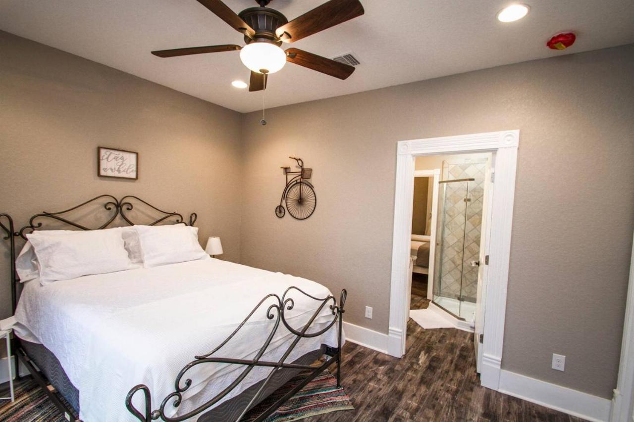 Wyoming St Restored Historic 2Br/1Ba Downtown サンアントニオ エクステリア 写真