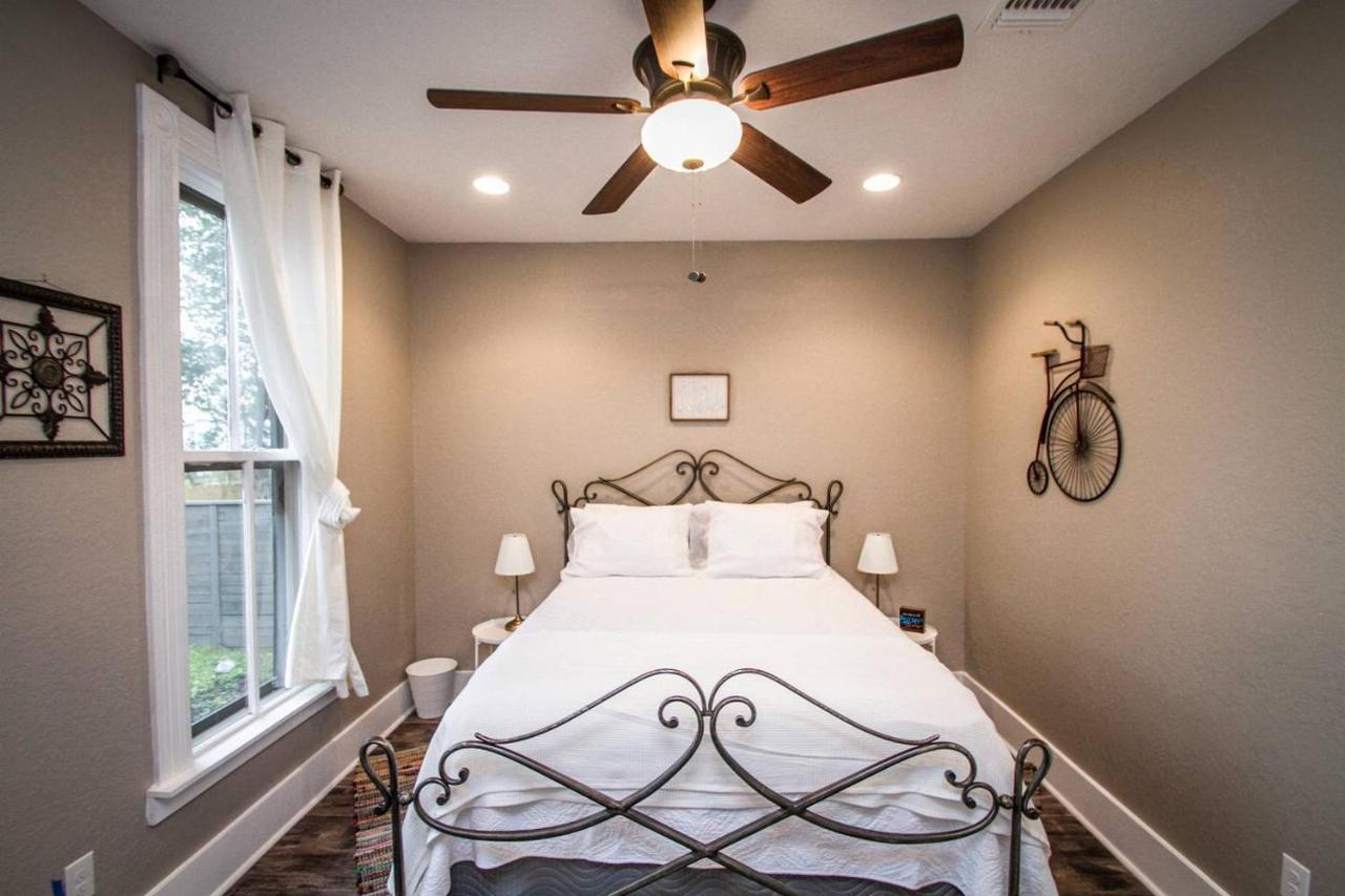 Wyoming St Restored Historic 2Br/1Ba Downtown サンアントニオ エクステリア 写真